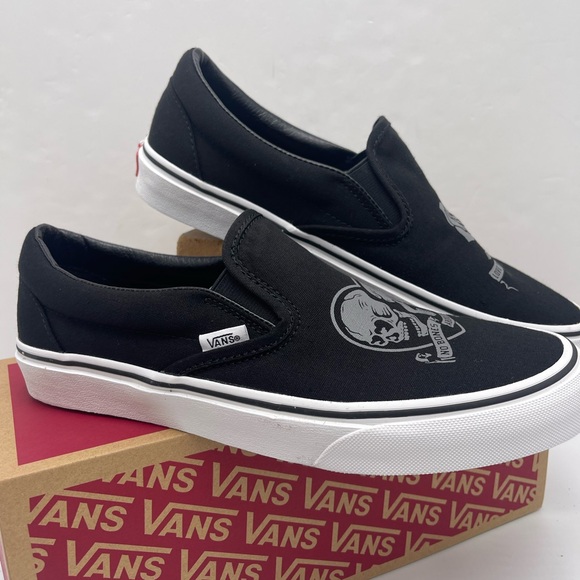 Vans Skull Men’s Classic Slip-On
Love You To Death Black/True White Sneakers - Picture 10 of 16